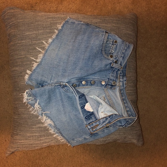 High waisted Levi shorts - Picture 2 of 5